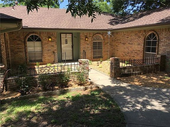 3rd image of 3212 Fox Hill Dr