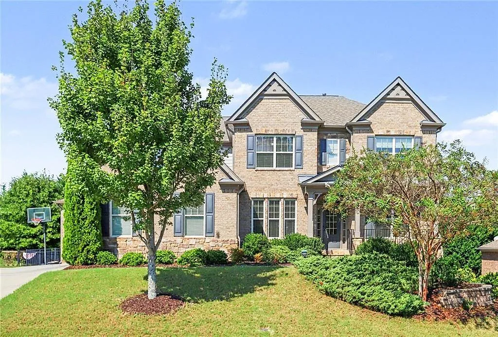 7 bed, 5.0 bath, 5498 sqft, $4,950 — Photo 2