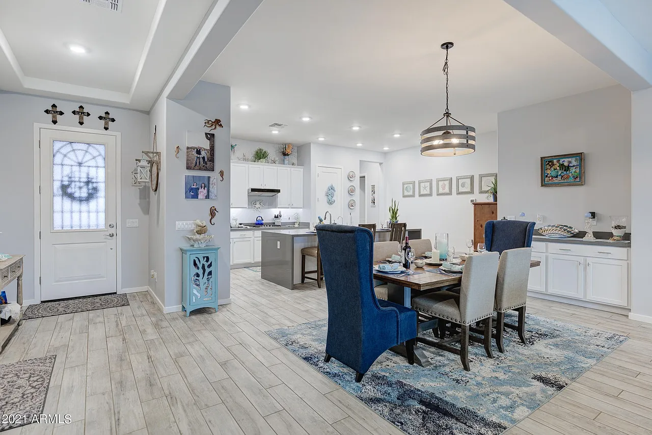 17222 W Echo Ln — Photo 3