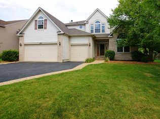 1904 Apple Valley Dr, Wauconda, IL 60084