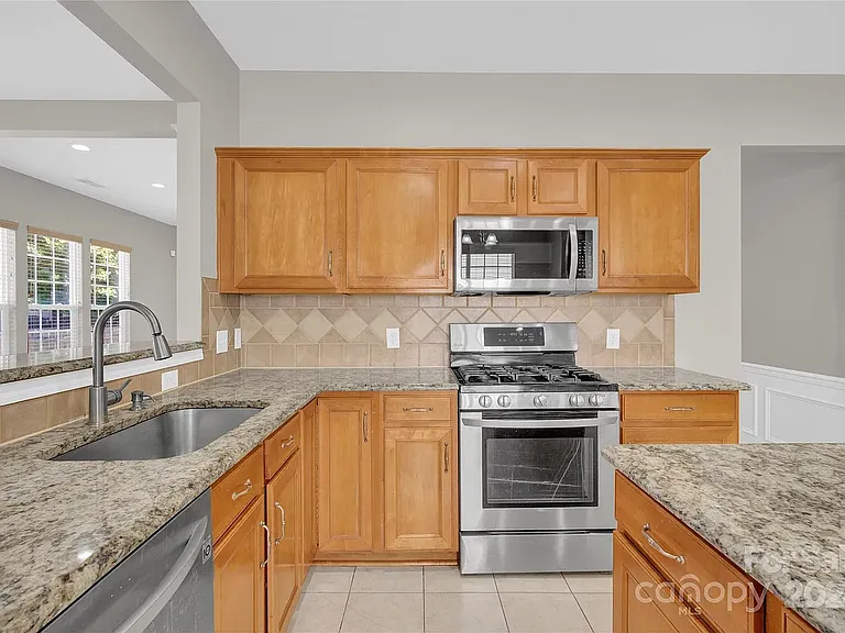 11239 Cypress View Dr — Photo 30