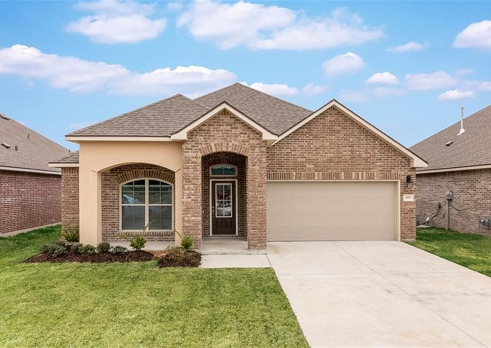 2nd image of 2229 N Lake Michele Cir