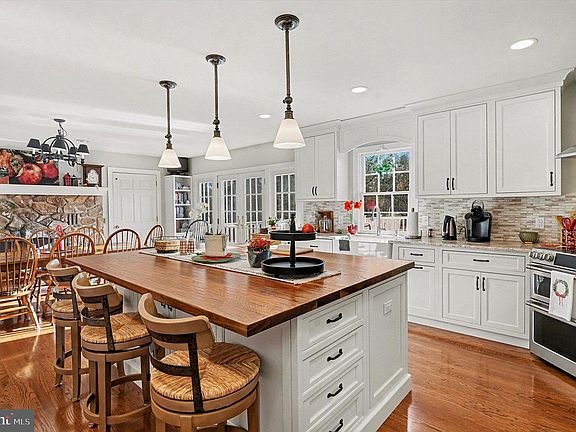 3rd image of 284 Stony Run Rd