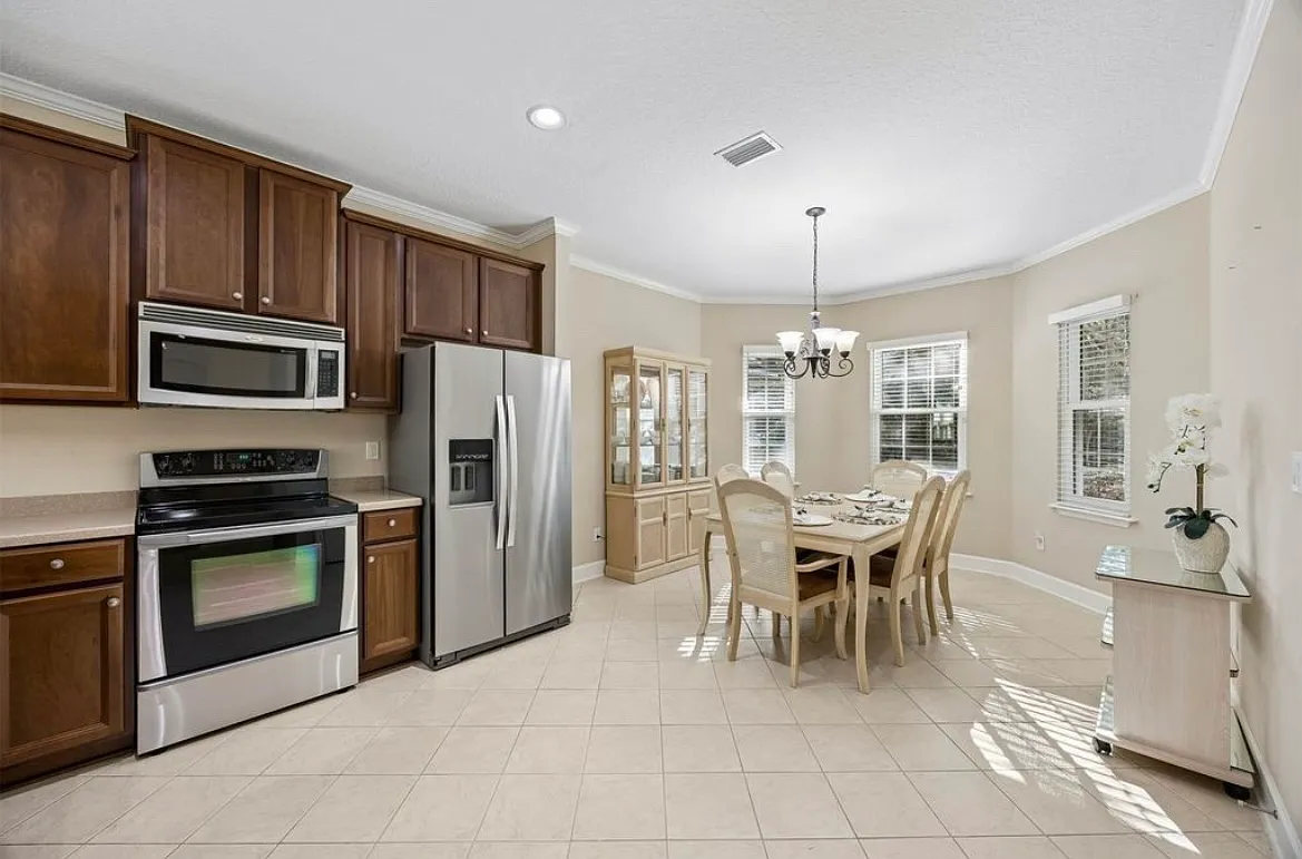 3 bed, 1816 sqft, $2,800 — Photo 2