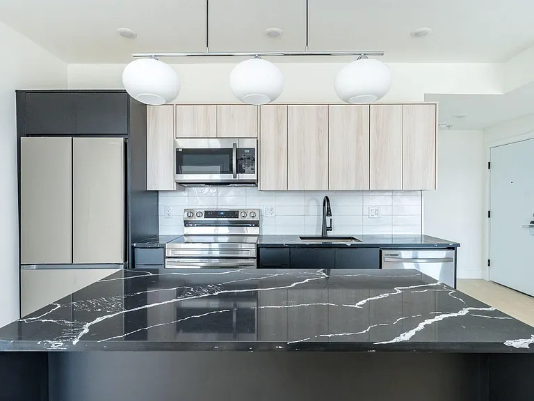 Q10 Luxury Apartments — Photo 18
