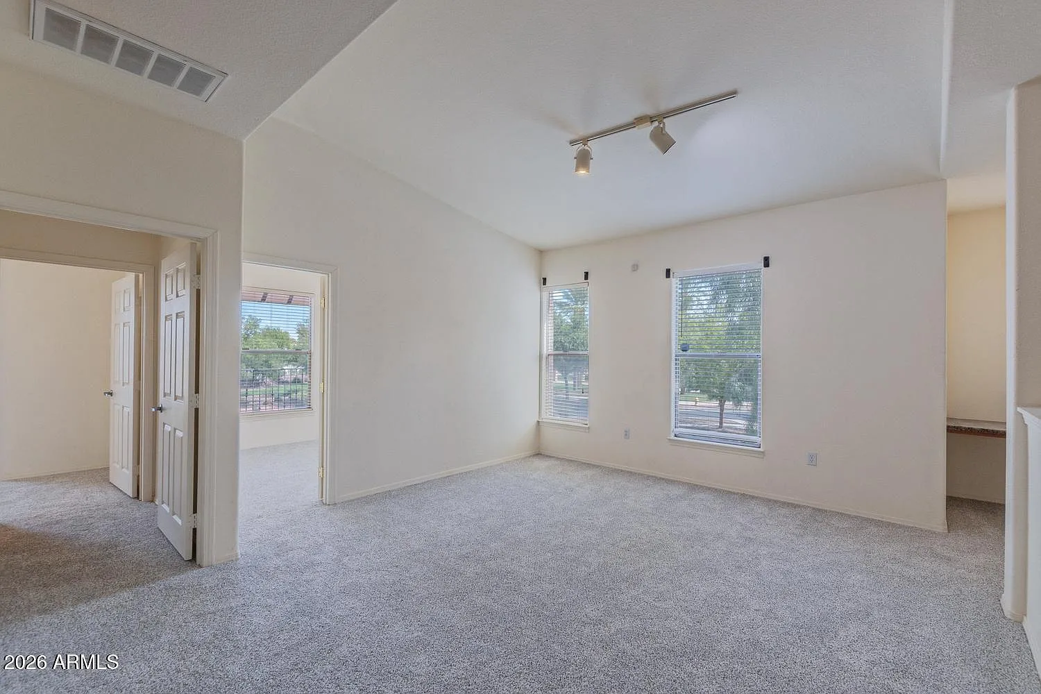2 bed, 1.0 bath, 950 sqft, $1,600 — Photo 3