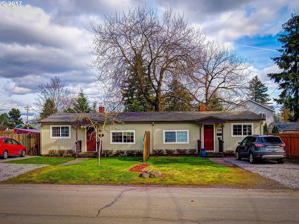 7220-7222 SE 63rd Ave photo 1