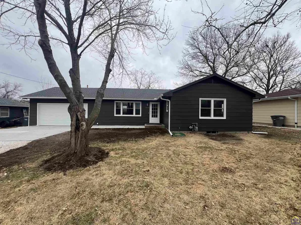 1014 Weaver St, Emporia, KS 66801