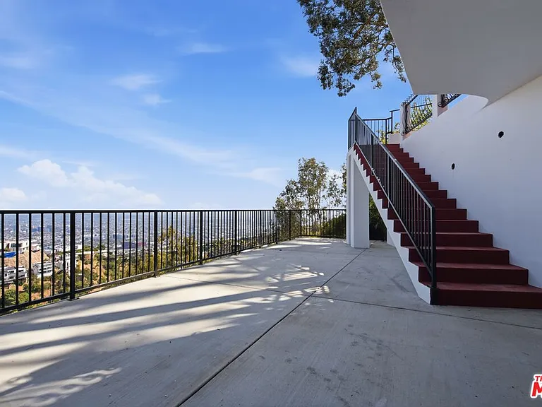 8908 Appian Way — Photo 49