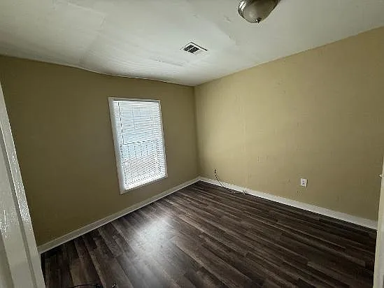 3 bed, 1.5 bath, 1200 sqft, $1,800 — Photo 3