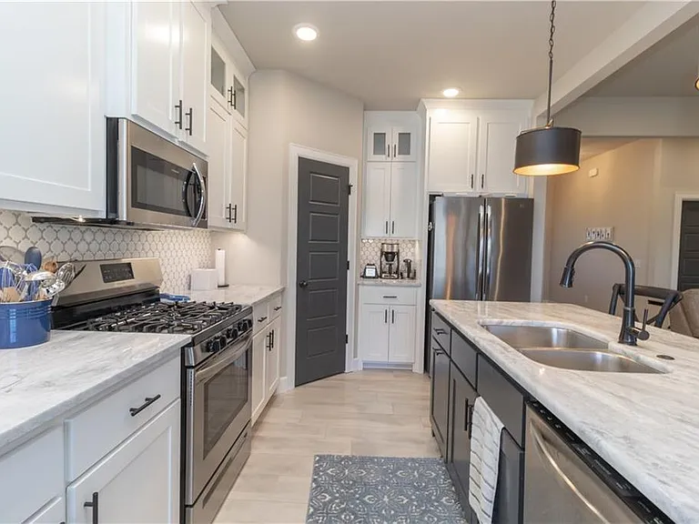 1137 Laux Ln — Photo 7