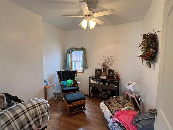 4th image of 615 4th Ave E