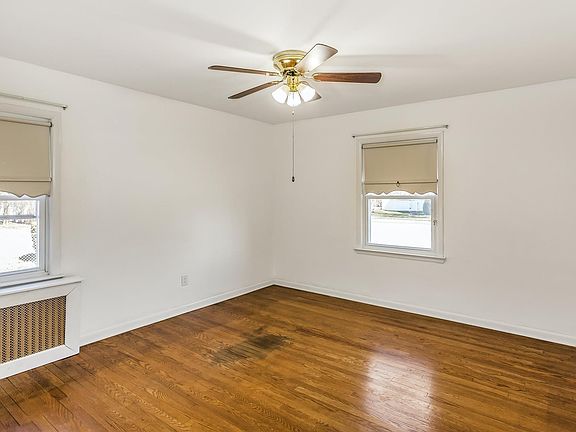 4th image of 1887 Lakeville Rd