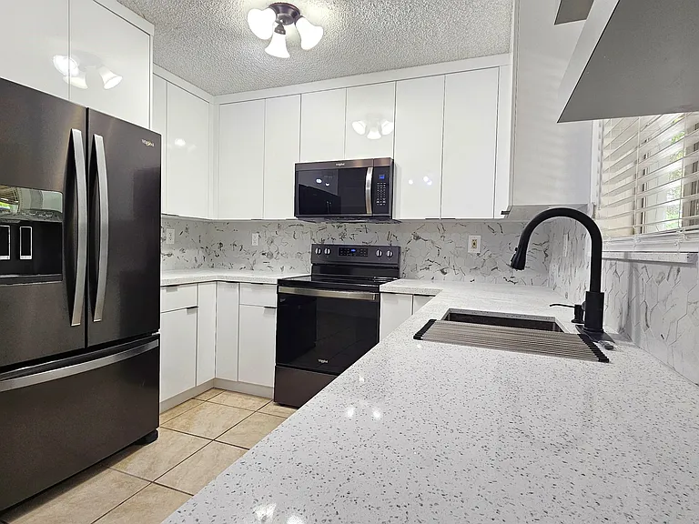 10611 SW 170th Ter — Photo 4