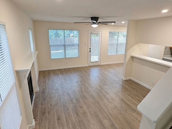 3rd image of 13303 Lyndhurst St #B