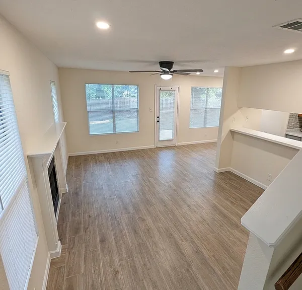 13303 Lyndhurst St #SIDE B — Photo 3