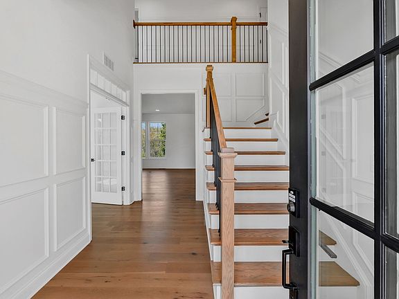 3rd image of 820 Westchester Cir