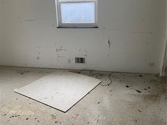 5th image of 3360 Delphos Ave