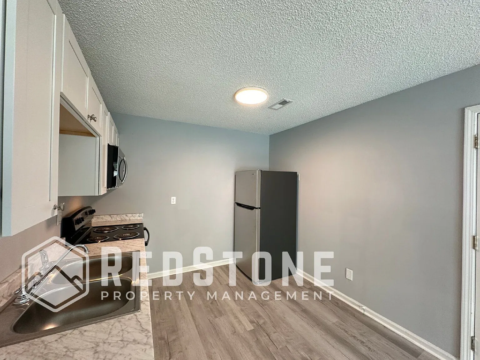 2 bed, 1.0 bath, $915 — Photo 2