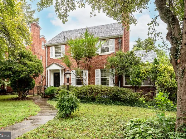 4905 45th St NW, Washington, DC 20016