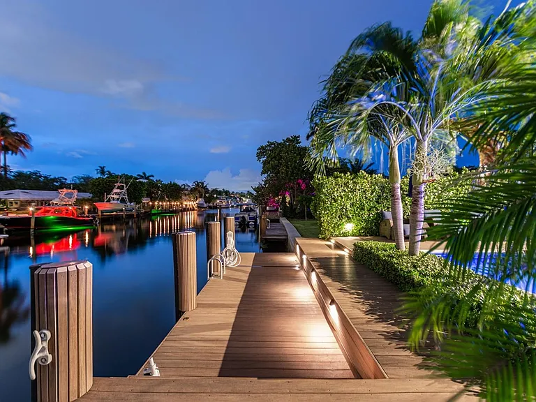 Luxury living meets waterfront bliss in Las Olas.