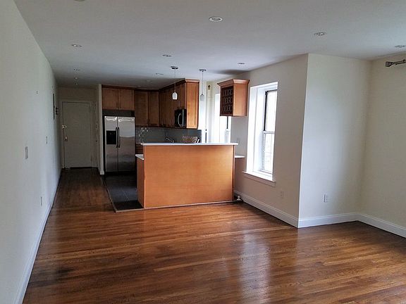 2nd image of 3069 Hobart St #6