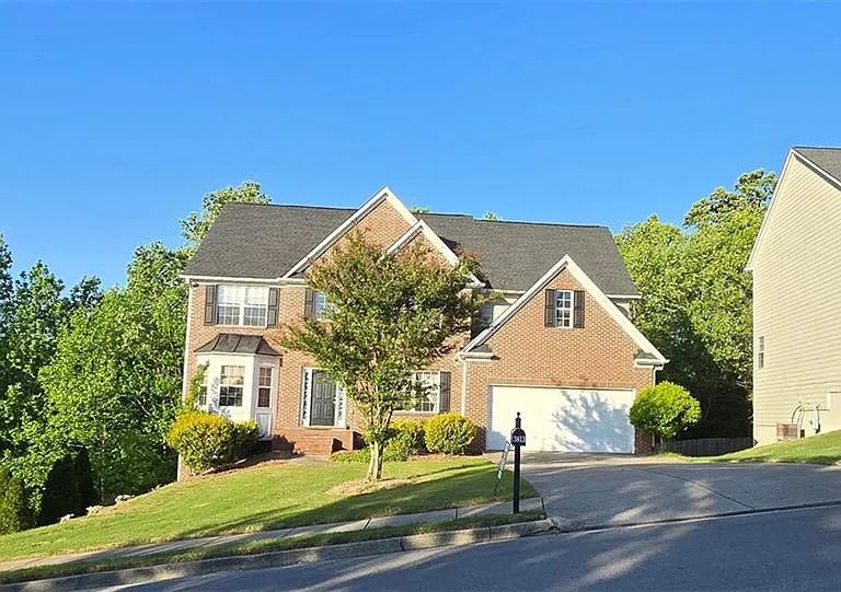 3811 Roxfield Dr — Photo 2