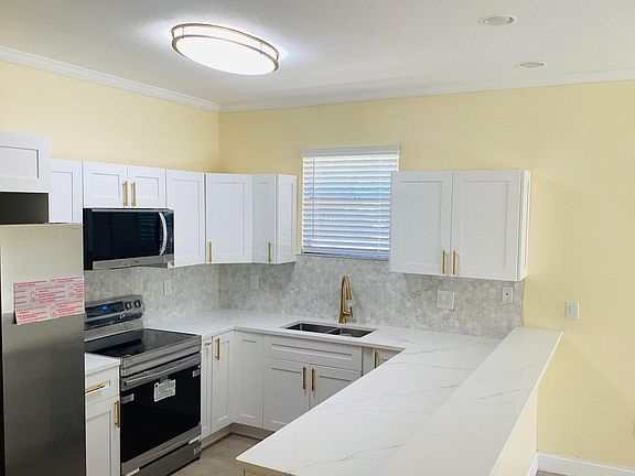 4th image of 3809 N Whittier Street
