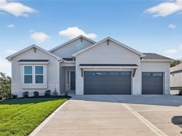 24908 W 145th St, Olathe, KS 66061