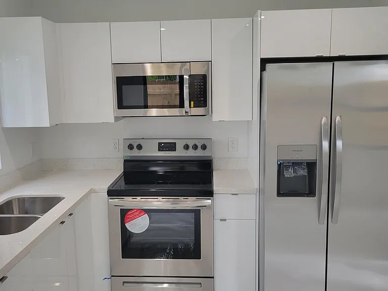 1840 NW 70th St — Photo 3