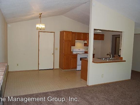 3rd image of 2720 NE 84th St