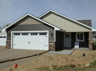 1012 Pleasant View Ct NW, Isanti, MN 55040