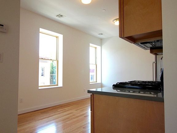 4th image of 440 Irving Ave #3G