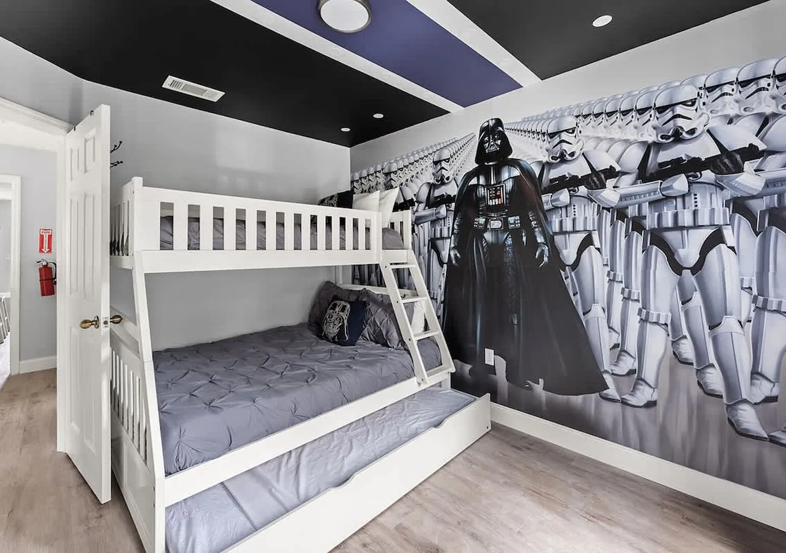 Themed Bedrooms Near Disney 4BR — Photo 1