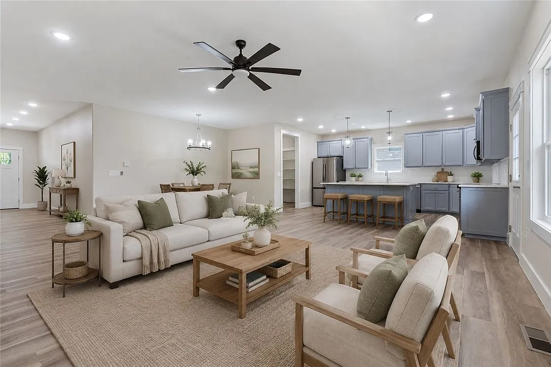 3 bed, 2.0 bath, 1890 sqft, $2,000 — Photo 2
