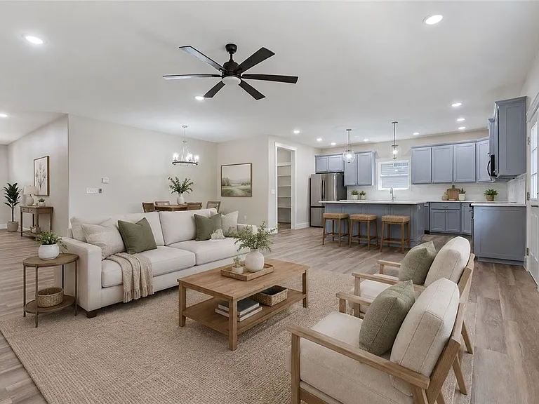 28 Fleetwood Dr — Photo 2