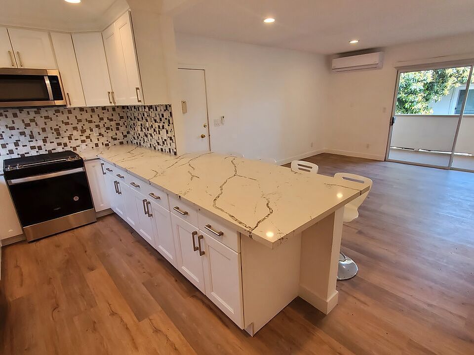 1st image of 1438 S Barrington Ave #4