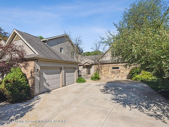 3rd image of 2297 White Pine Dr
