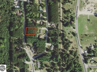9086 Pine Circle Dr NW, Rapid City, MI 49676