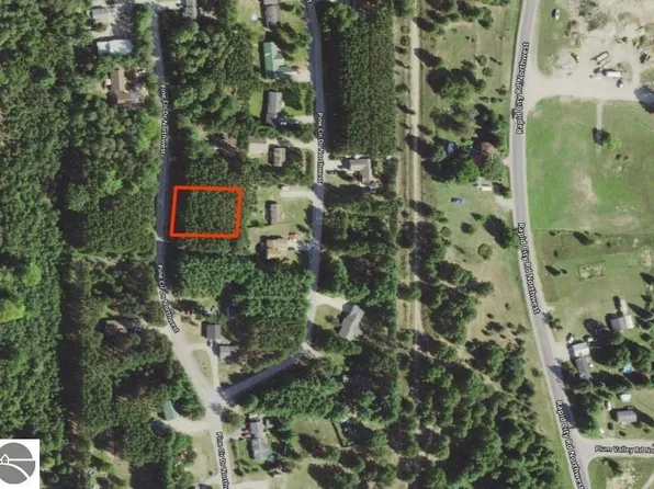 9086 Pine Circle Dr NW, Rapid City, MI 49676