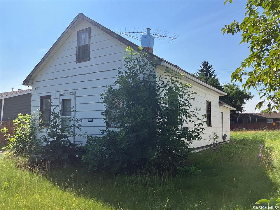 1st image of 710 9th AVENUE W