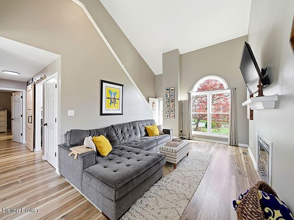3rd image of 506 Garden Ct