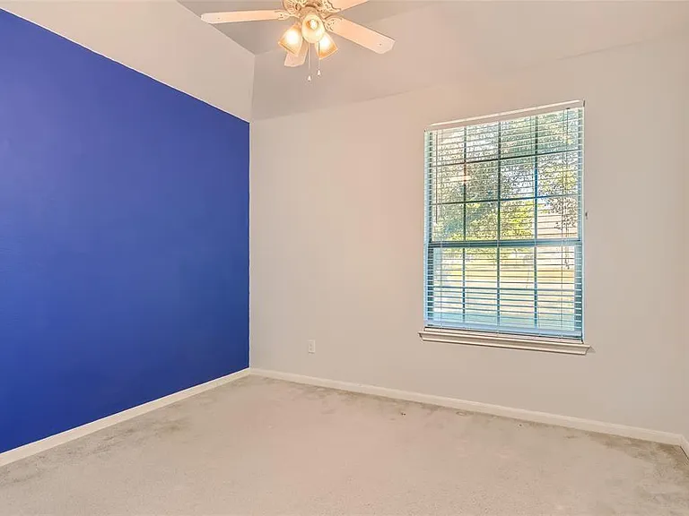 290 Maeves Way — Photo 11