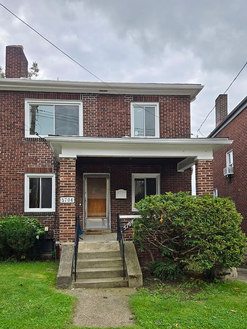 3 Bed, 2 Bath Home in Squirrel Hill - Conveniently Located - Available Early October! — Photo 1