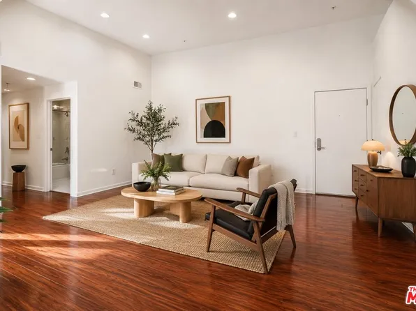 12132 Hart St #301, North Hollywood, CA 91605