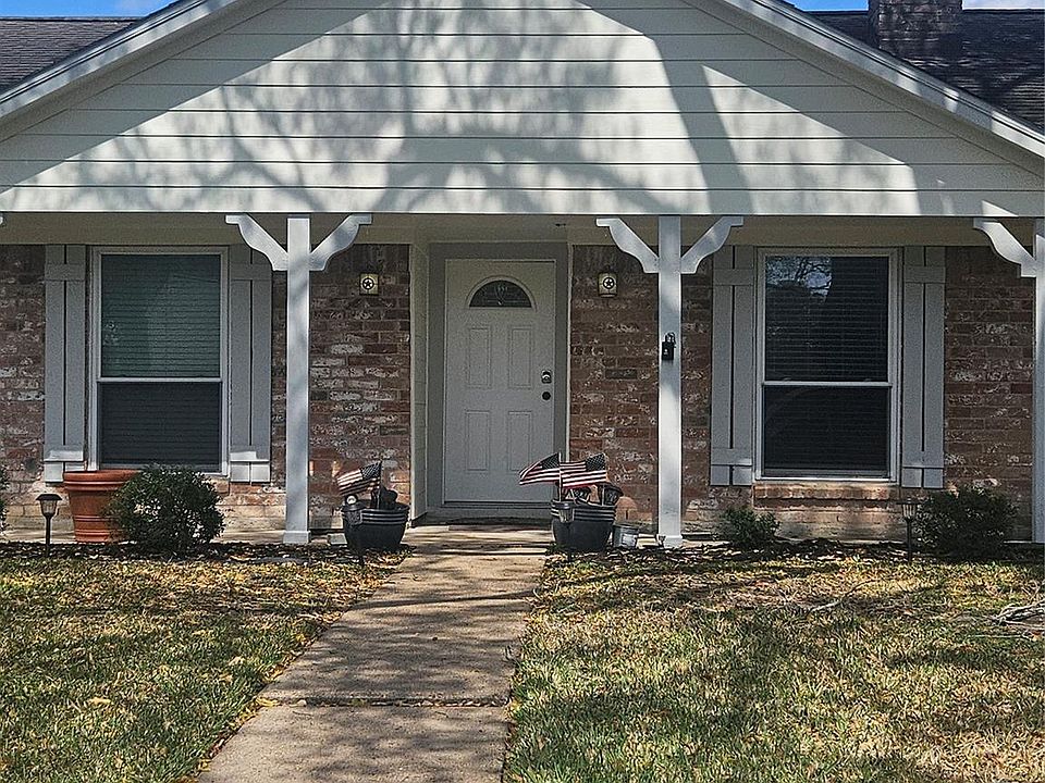 1st image of 3202 Springhill Dr