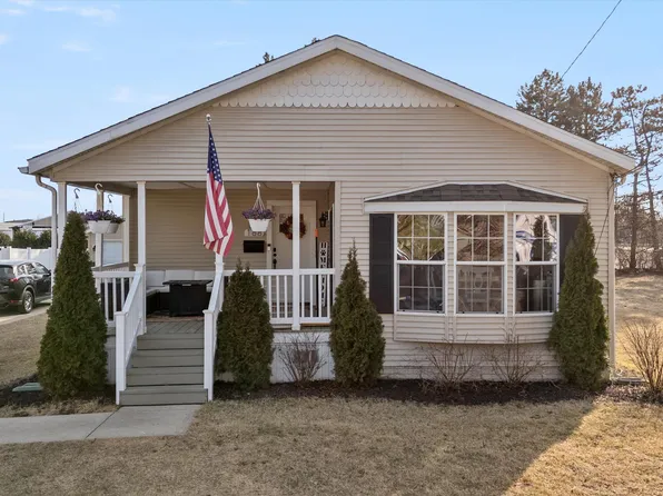 188 E Ann Arbor Trl, Plymouth, MI 48170