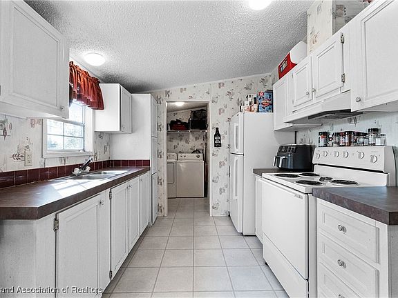 5th image of 122 2nd St