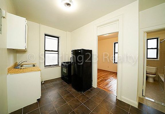 2nd image of 32-48 41st St #B3b