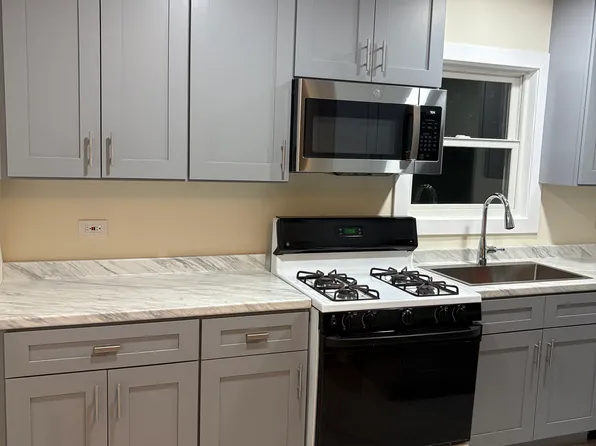 605 Westmoreland Dr APT B, Vernon Hills, IL 60061